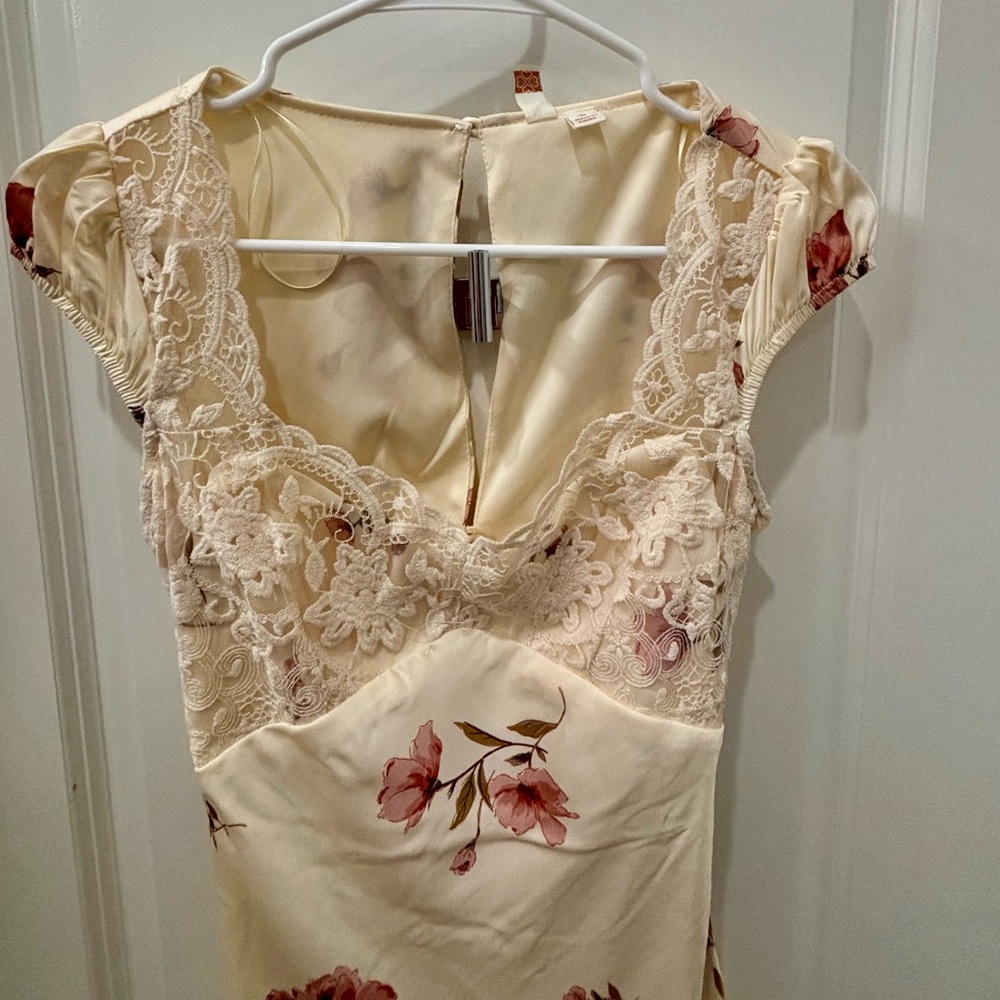 ⌛️sale⌛️ NWOT Old Hollywood back cutout satin and lace Floral dress- L - Picture 4 of 8